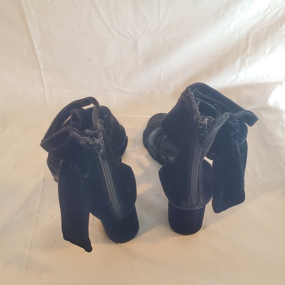Jeffrey Campbell Faustino Women's Size 8.5 Black Velvet Heels Strappy Zip Shoes - Picture 3 of 4